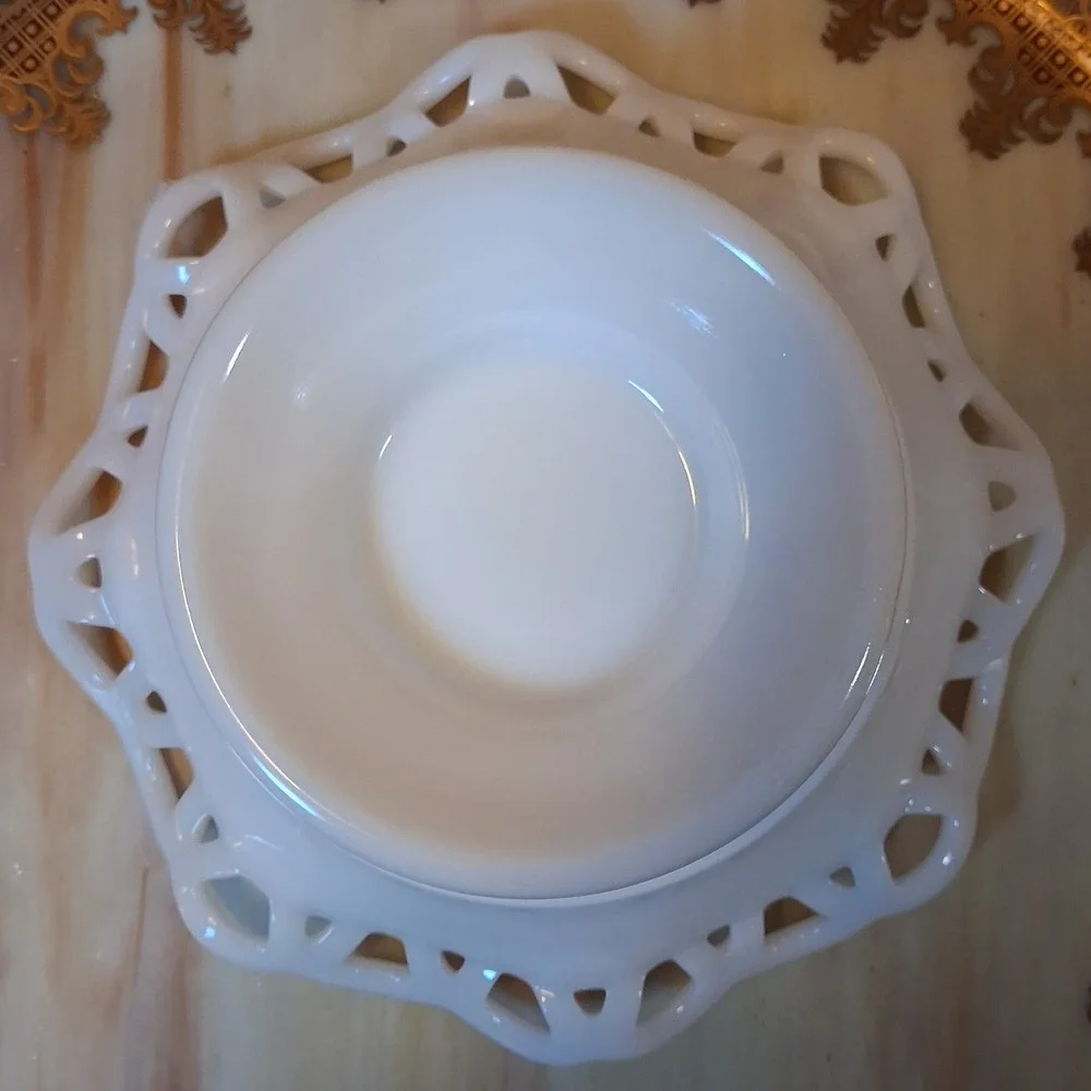 Vintage Milk Glass Old Quilt Lace Edge Pedestal Bowl Compote White